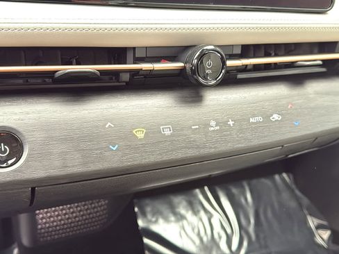 Certified 2023 Nissan Ariya FWD image 22