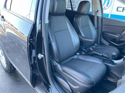 Certified 2022 Chevrolet Trax LT w/ LT Convenience Package image 25