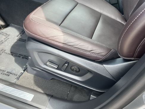 Used 2025 Ford Explorer Platinum w/ LUX Leather Package AWD/4WD image 19