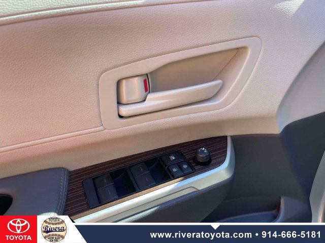 Certified 2024 Toyota Sienna LE AWD/4WD image 18