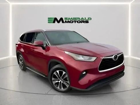 Used 2020 Toyota Highlander XLE AWD/4WD image 1