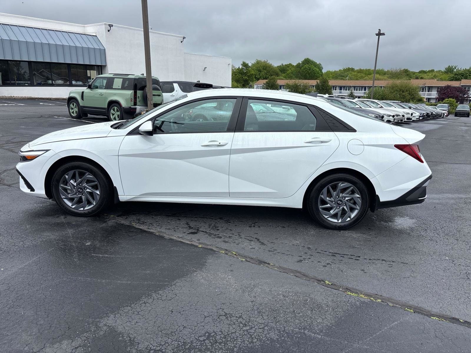 Certified 2024 Hyundai Elantra Blue FWD image 2