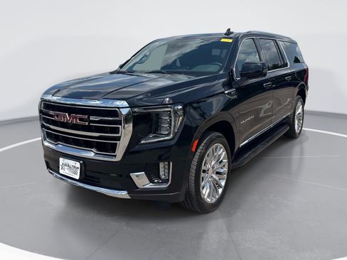 Used 2023 GMC Yukon XL SLT w/ SLT Luxury Package AWD/4WD image 3