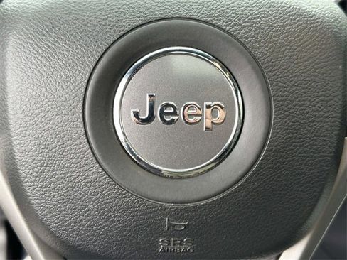Certified 2019 Jeep Grand Cherokee Limited image 32