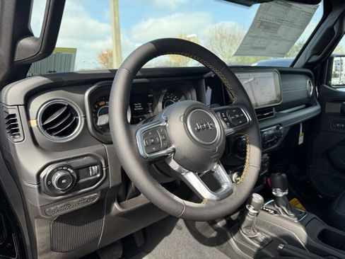 New 2025 Jeep Wrangler Sahara w/ Technology Group image 9