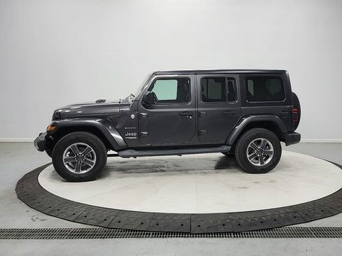 Used 2018 Jeep Wrangler Unlimited Sahara AWD/4WD image 4
