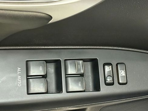 Used 2011 Lexus CT 200h Premium image 15