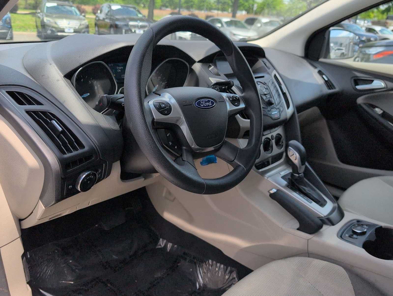 Used 2014 Ford Focus SE w/ SE Winter Package FWD image 10