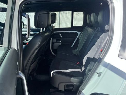 Used 2023 Land Rover Defender 130 X-Dynamic SE image 22