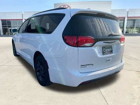 Used 2020 Chrysler Pacifica Touring-L Plus FWD image 3