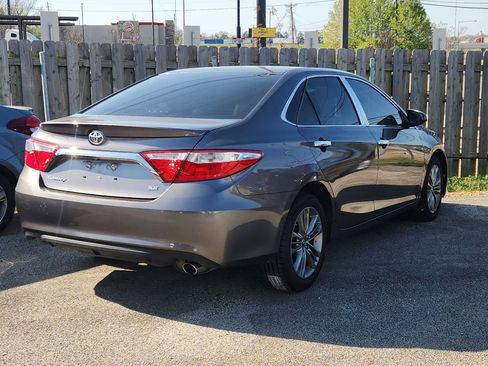 Used 2016 Toyota Camry SE image 1