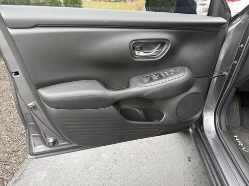 Used 2024 Honda HR-V LX image 9