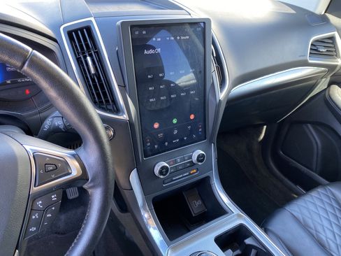 Used 2024 Ford Edge Titanium image 18