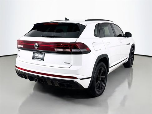 Used 2025 Volkswagen Atlas Cross Sport SEL R-Line image 10