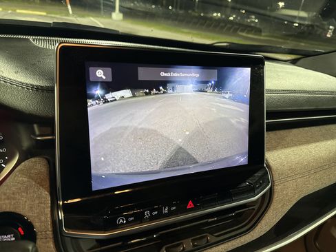 Used 2023 Jeep Compass Latitude w/ Convenience Group image 28