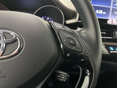 Used 2022 Toyota C-HR Limited FWD image 7