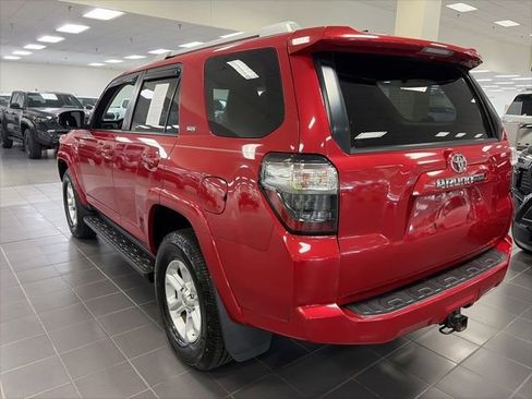 Used 2017 Toyota 4Runner SR5 AWD/4WD image 5