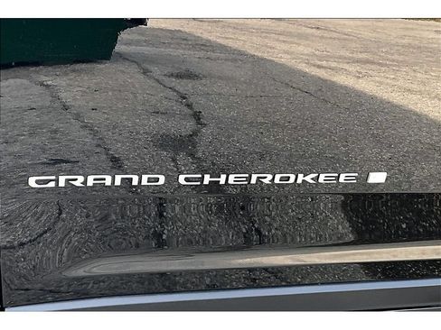 Certified 2024 Jeep Grand Cherokee Limited AWD/4WD image 39