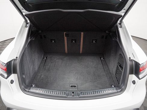 Certified 2024 Porsche Macan AWD/4WD image 27