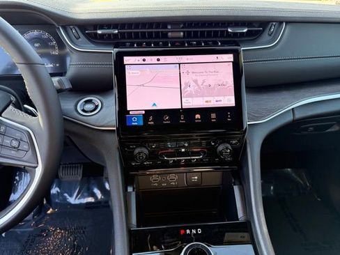 New 2025 Jeep Grand Cherokee Limited w/ Black Appearance Package image 21