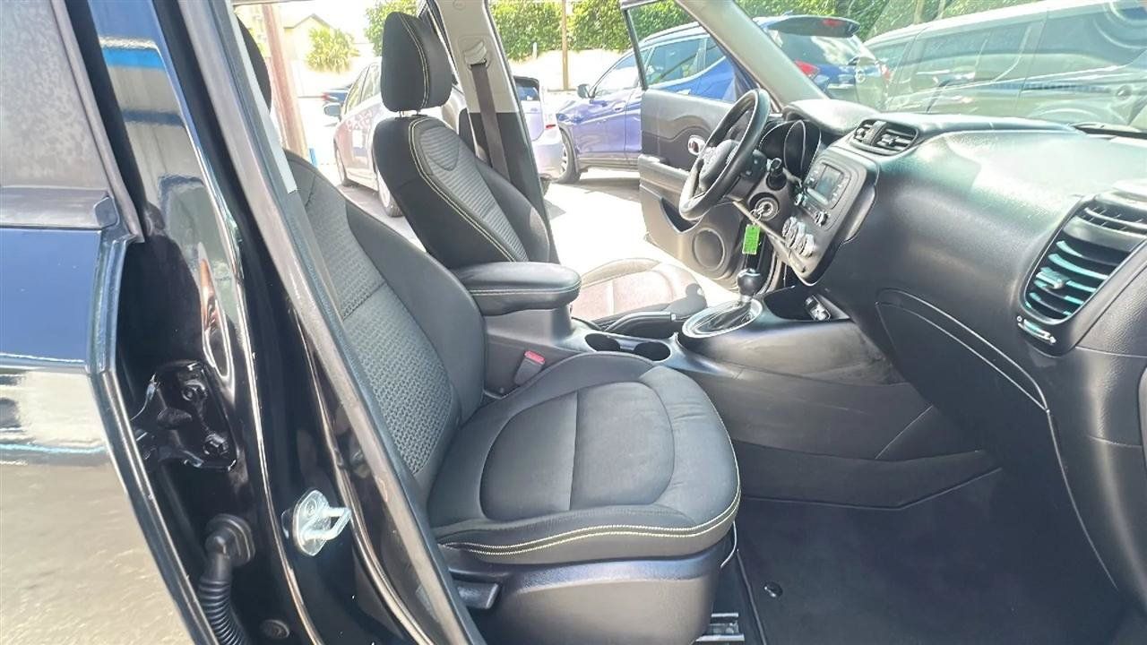 Used 2016 Kia Soul + FWD image 34