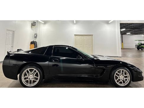 Used 1998 Chevrolet Corvette Coupe w/ Memory Pkg RWD image 9