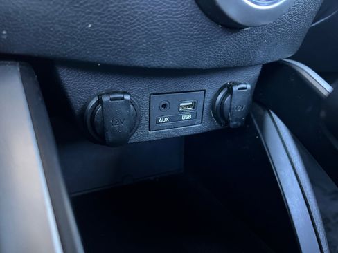 Used 2017 Hyundai Veloster Value Edition image 17