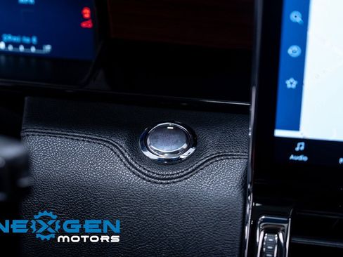 Used 2022 Lincoln Navigator Reserve AWD/4WD image 10