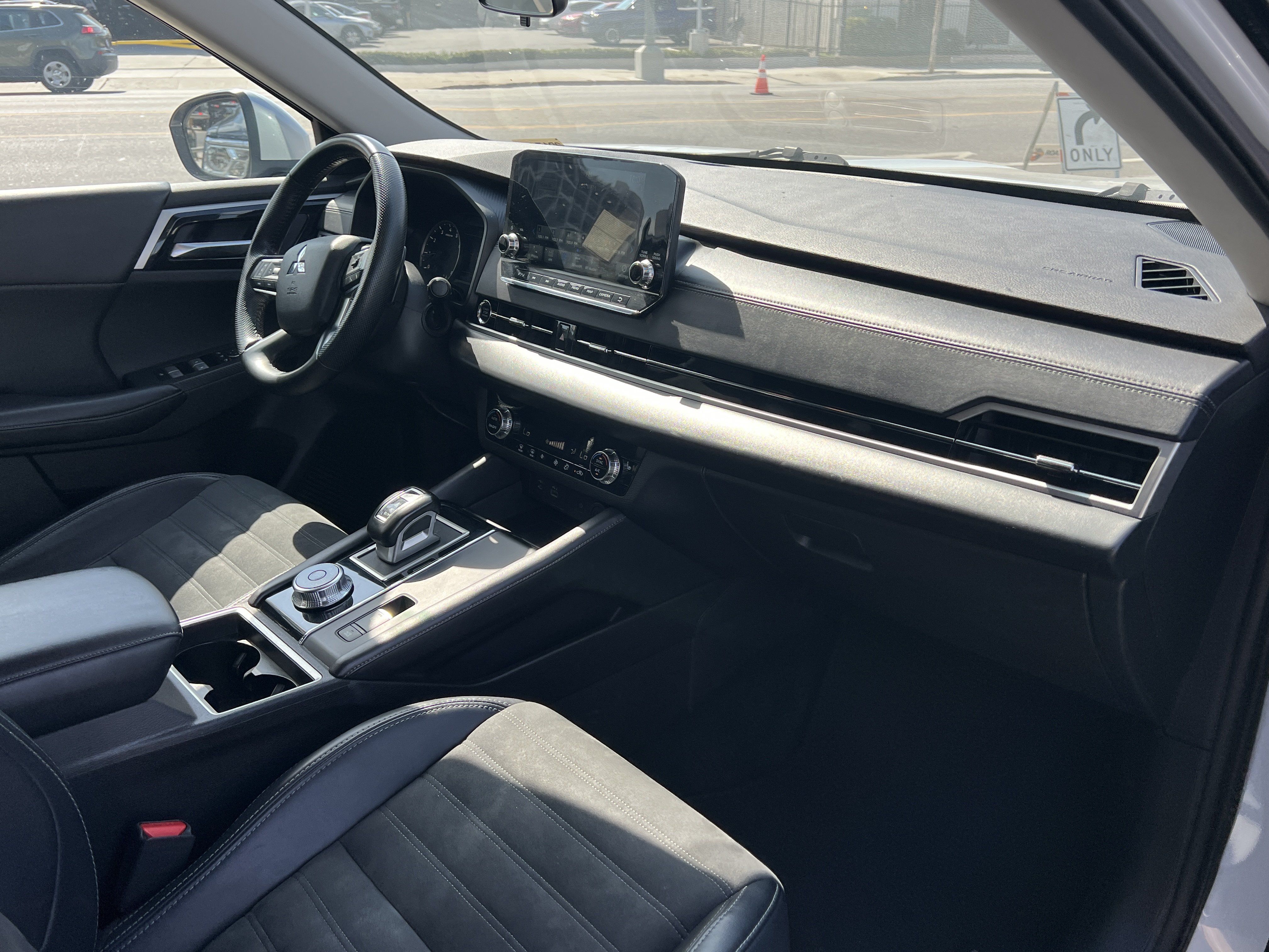Used 2024 Mitsubishi Outlander SE FWD image 13