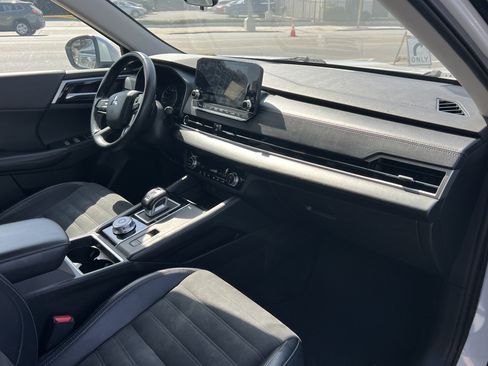 Used 2024 Mitsubishi Outlander SE FWD image 13