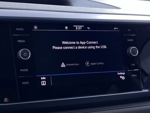 Used 2024 Volkswagen Taos SE image 24