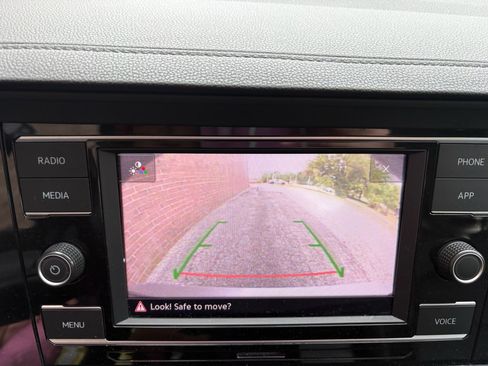 Used 2024 Volkswagen Jetta SE FWD image 33