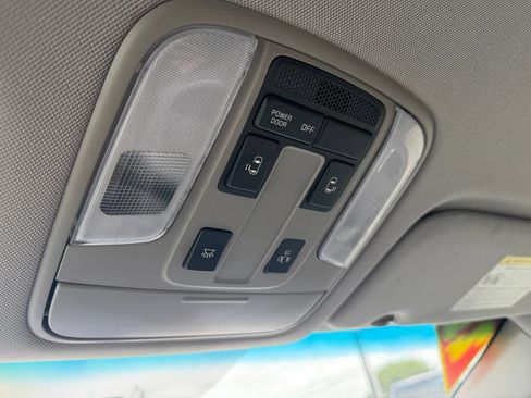 Used 2021 Kia Sedona LX FWD image 33