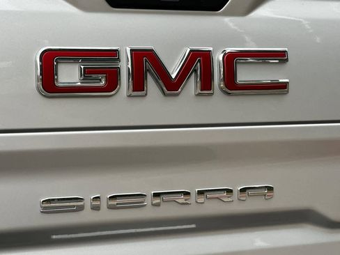 Used 2022 GMC Sierra 1500 SLT image 17