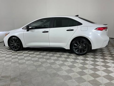 Used 2025 Toyota Corolla SE FWD image 3