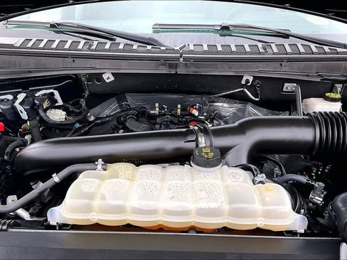 Used 2024 Ford Expedition XLT image 10