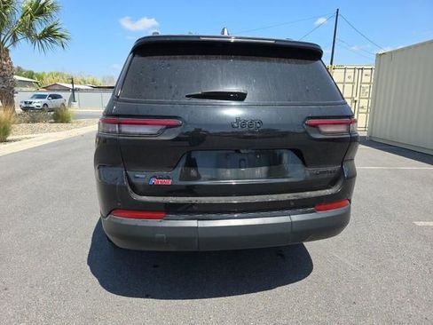 Used 2022 Jeep Grand Cherokee L Limited w/ Black Appearance Package AWD/4WD image 6