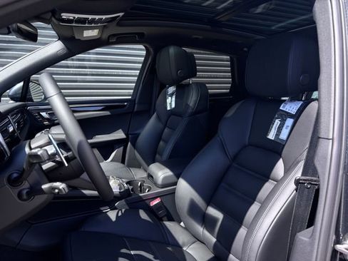 New 2026 Porsche Macan image 5