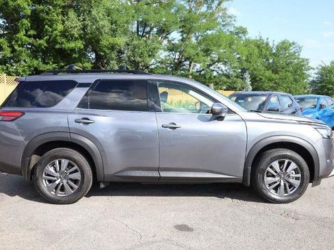 Certified 2025 Nissan Pathfinder SV w/ SV Premium Package FWD image 5