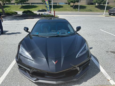 Used 2021 Chevrolet Corvette Stingray Premium Cpe w/ Z51 Performance Package RWD image 3