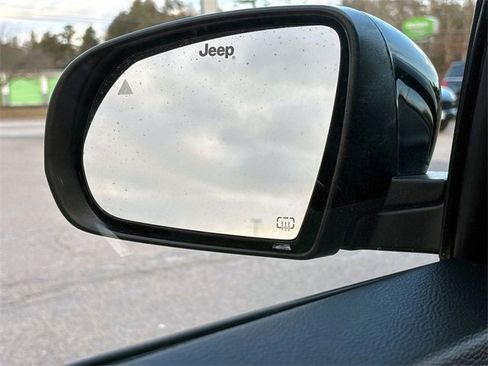 Used 2022 Jeep Compass Limited image 25