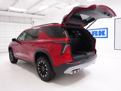 New 2026 Chevrolet Traverse Z71 w/ Enhanced Driving Package AWD/4WD image 9