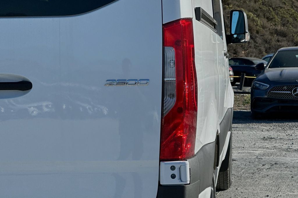 Used 2025 Mercedes-Benz Sprinter 2500 image 21