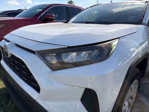 Used 2019 Toyota RAV4 LE FWD image 4