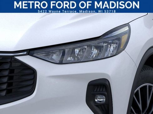 Used 2024 Ford Escape SE image 18