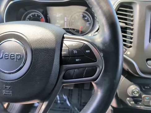 Used 2019 Jeep Cherokee Latitude w/ Cold Weather Group AWD/4WD image 23