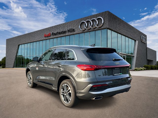 Certified 2025 Audi Q5 Premium AWD/4WD image 4