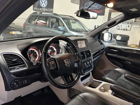Used 2017 Dodge Grand Caravan SXT FWD image 27