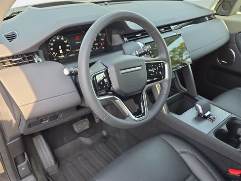 Used 2025 Land Rover Discovery Sport S image 16