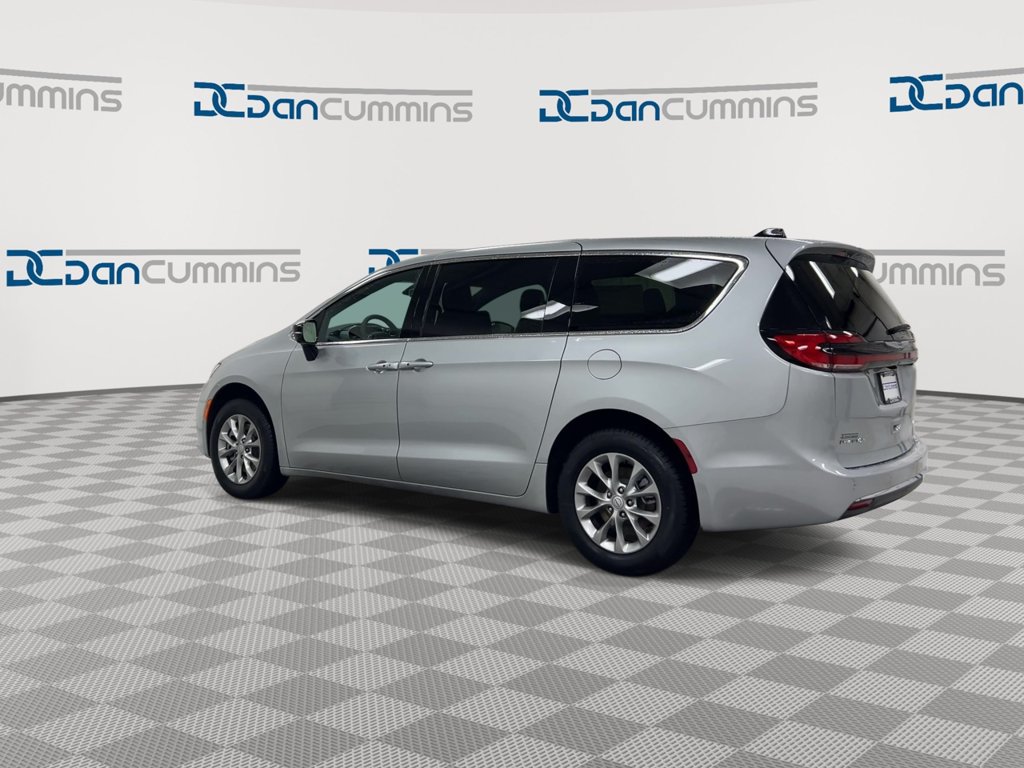 New 2026 Chrysler Pacifica Select AWD/4WD image 6
